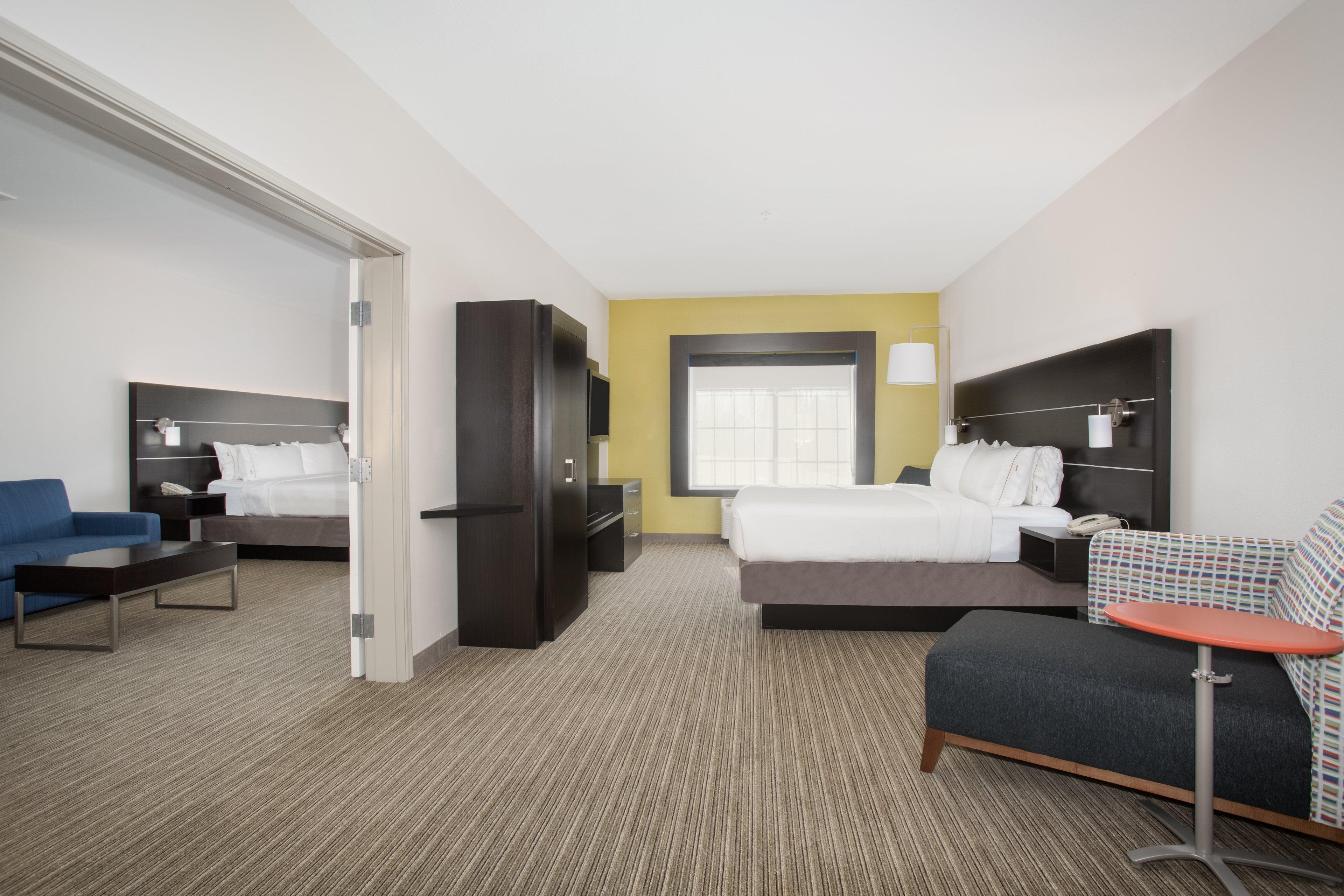 Holiday Inn Express Hotel & Suites Fort Collins By Ihg Exterior photo