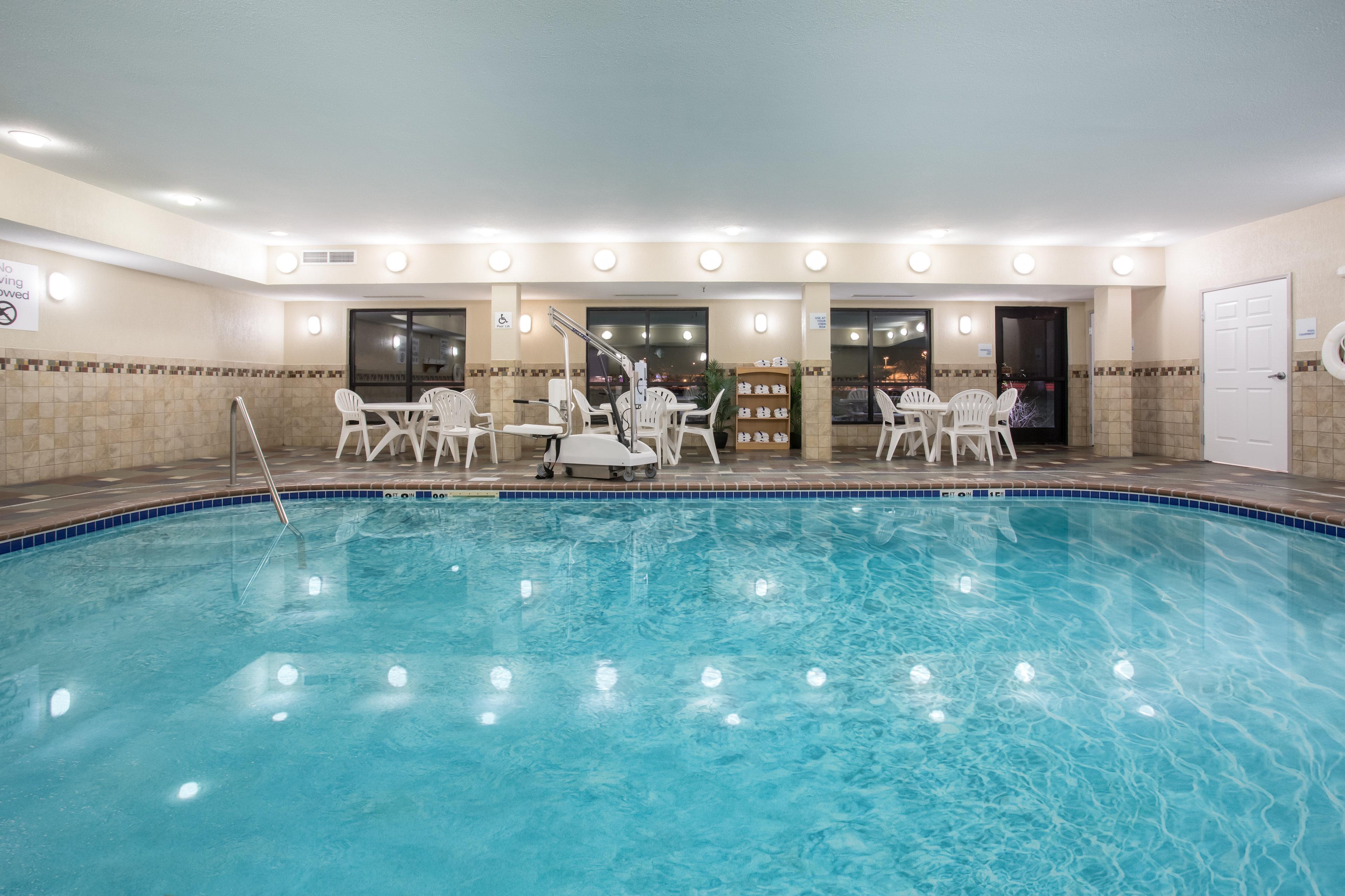 Holiday Inn Express Hotel & Suites Fort Collins By Ihg Exterior photo