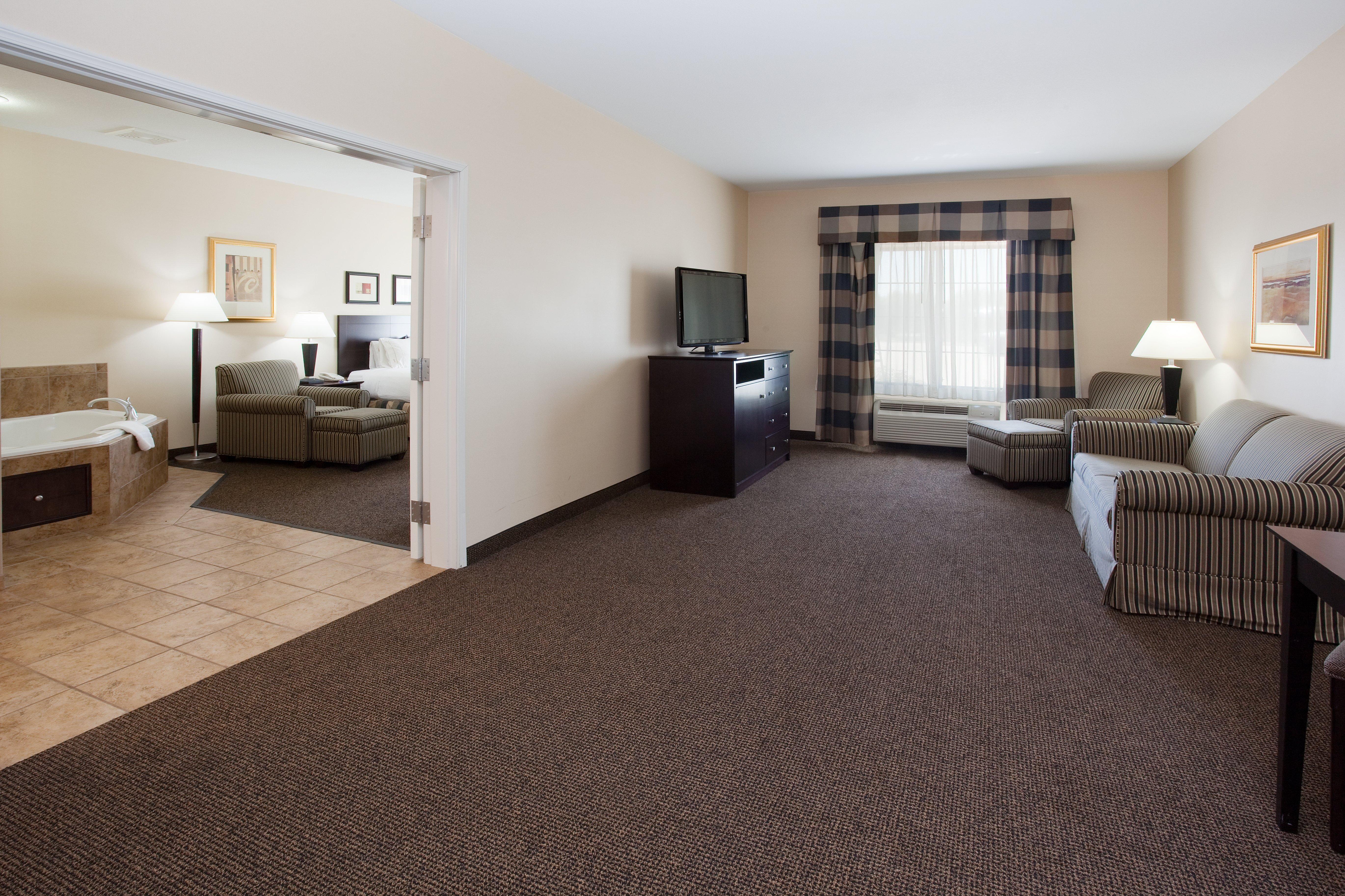 Holiday Inn Express Hotel & Suites Fort Collins By Ihg Exterior photo