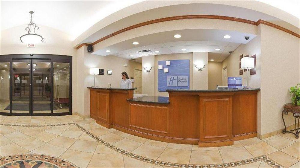 Holiday Inn Express Hotel & Suites Fort Collins By Ihg Exterior photo