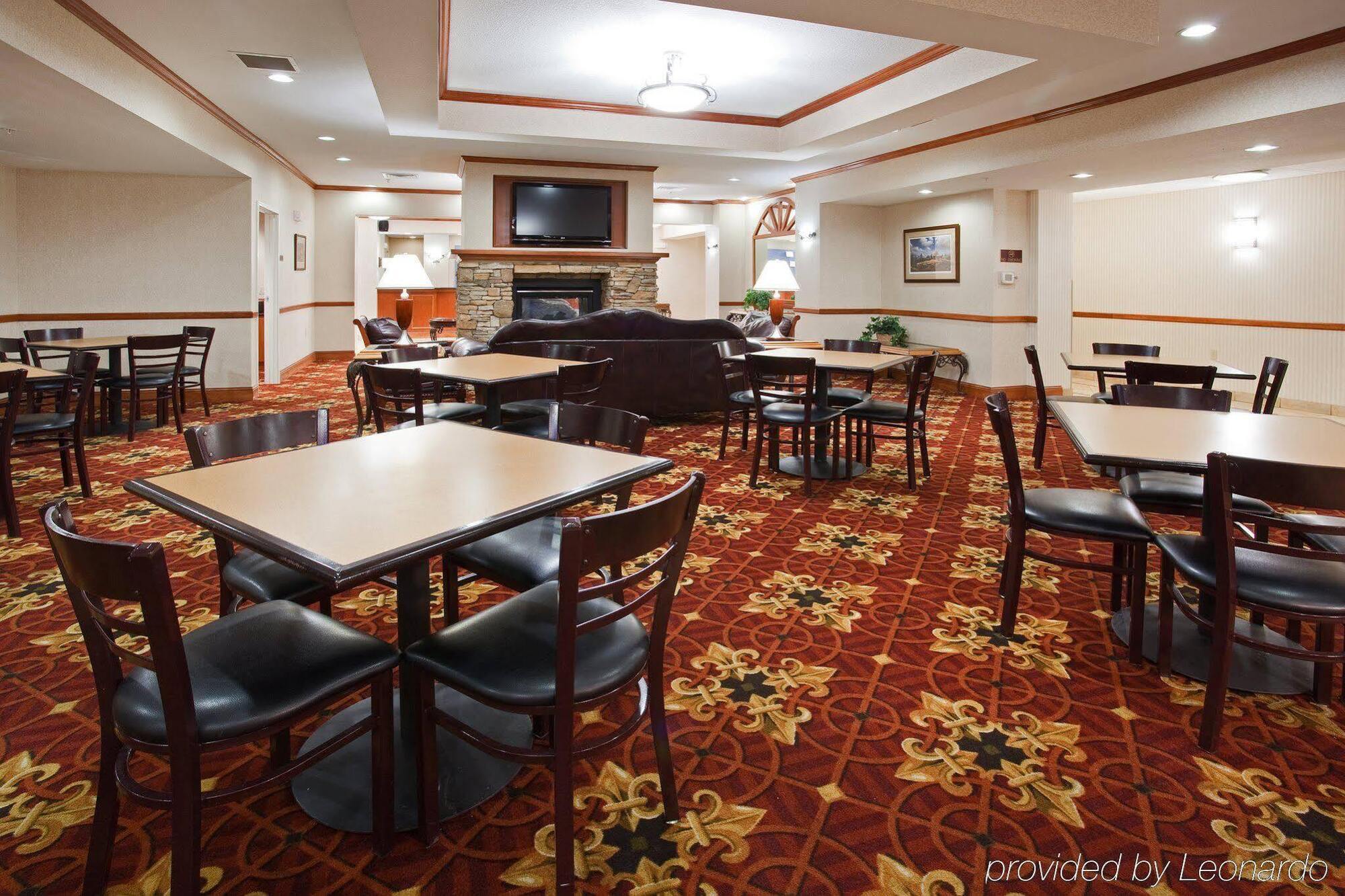 Holiday Inn Express Hotel & Suites Fort Collins By Ihg Exterior photo