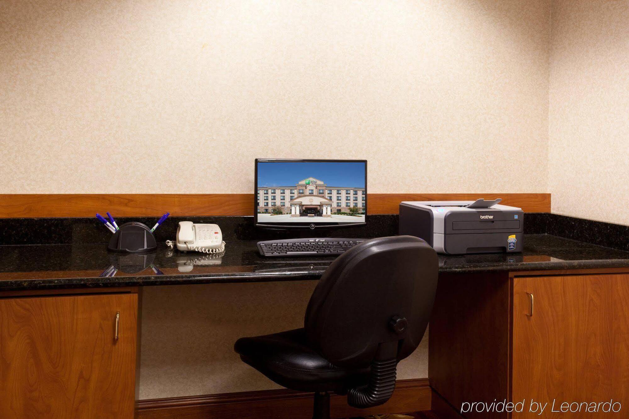 Holiday Inn Express Hotel & Suites Fort Collins By Ihg Exterior photo