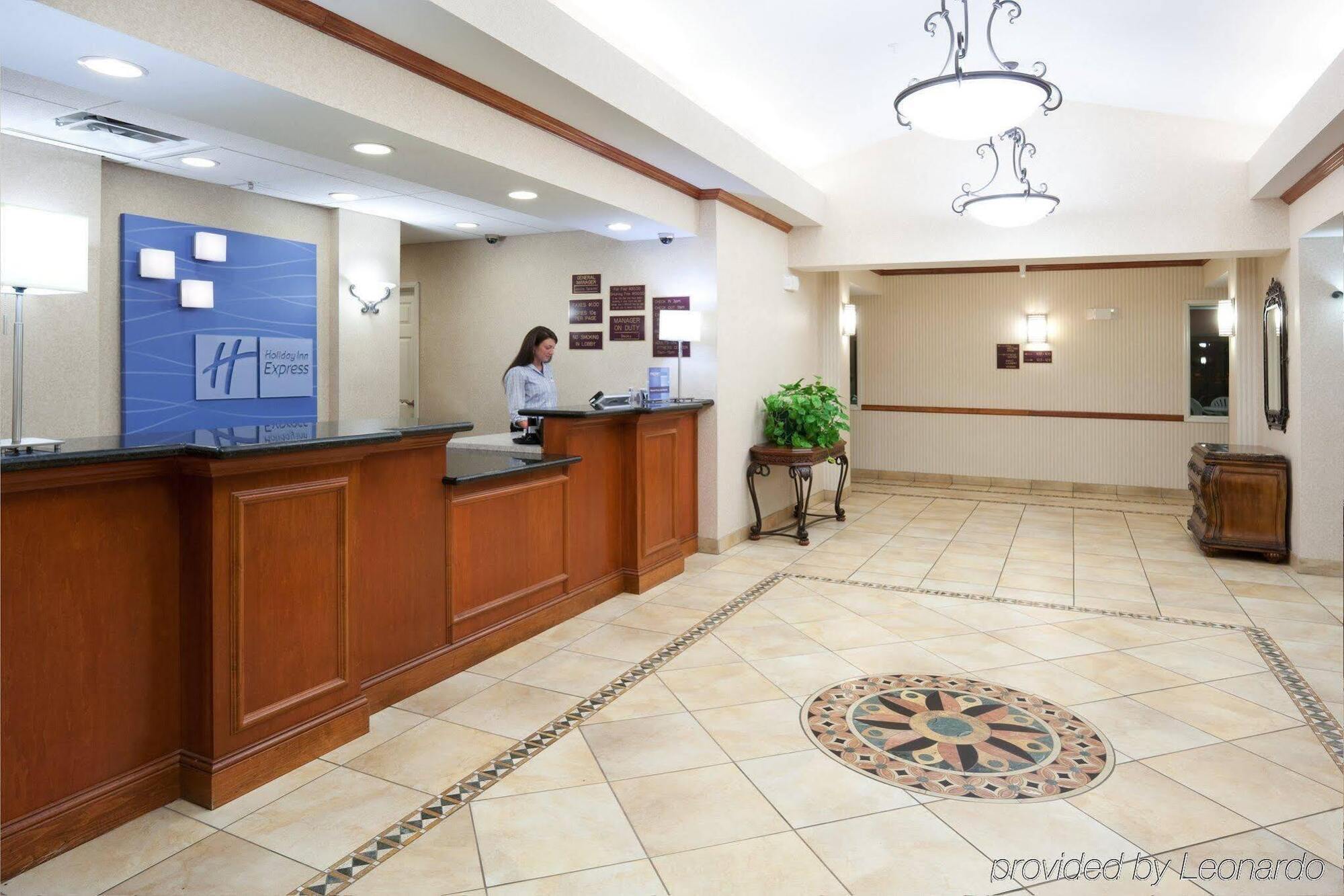 Holiday Inn Express Hotel & Suites Fort Collins By Ihg Exterior photo